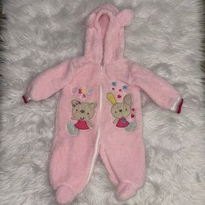 Baby girls onesie USED ONCE FOR PICTURES IN GREAT CONDITION SIZE 6-9 months